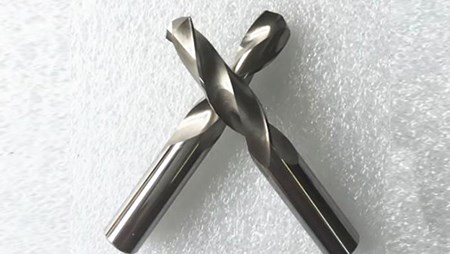 硬質(zhì)合金鉆頭的特點(diǎn)和使用注意事項(xiàng) 硬質(zhì)合金鉆頭的特點(diǎn)和使用注意事項(xiàng)